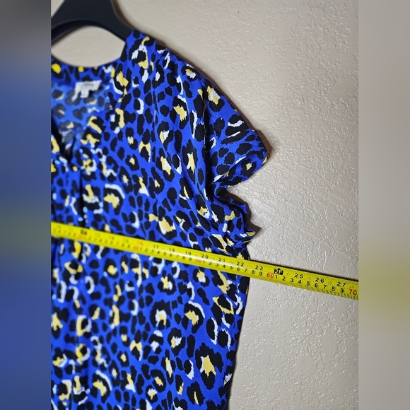 UMGEE women's blue shorts gown Size M Short Sleeve animal print - Picture 4 of 6